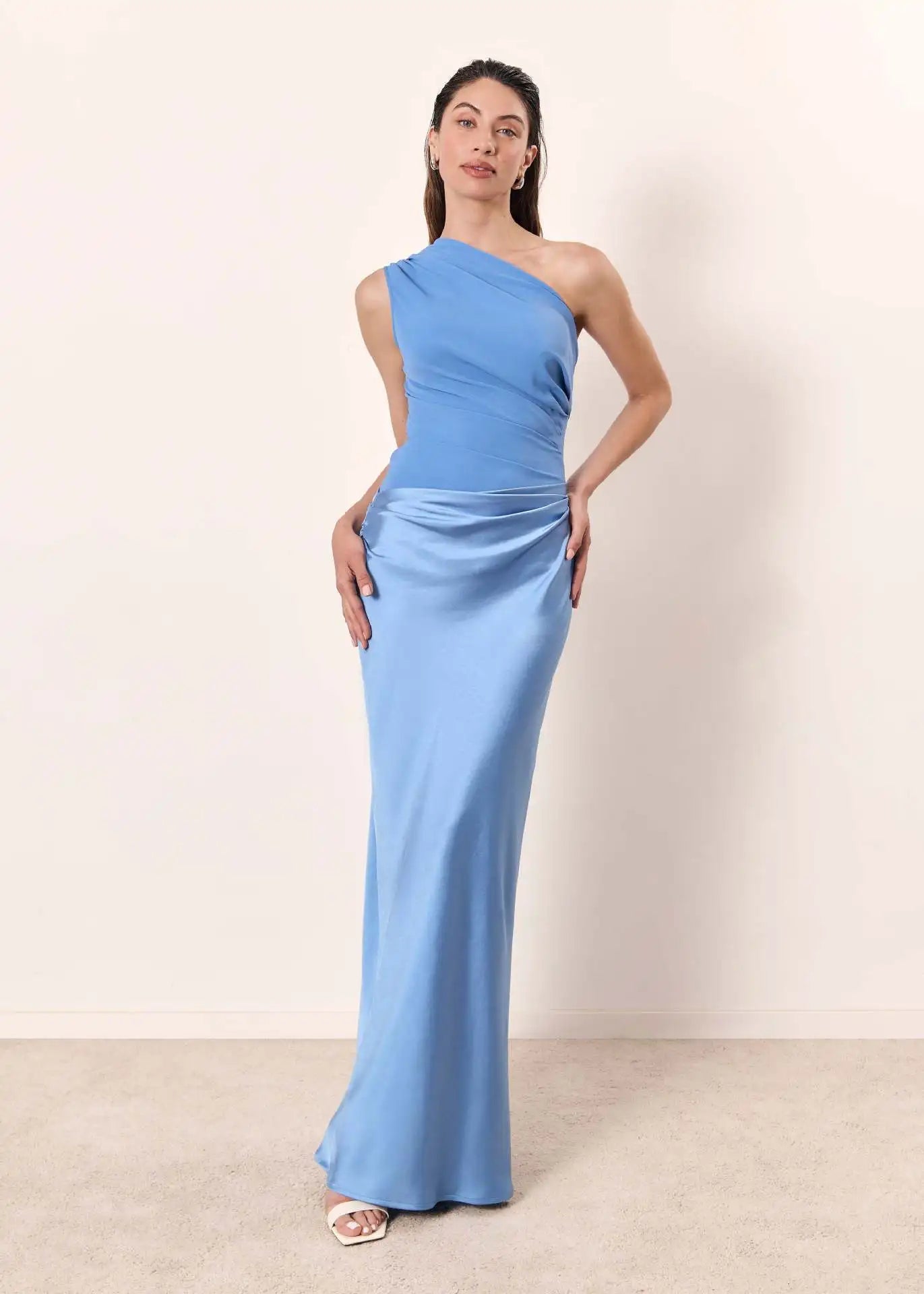 Vestido largo de satén