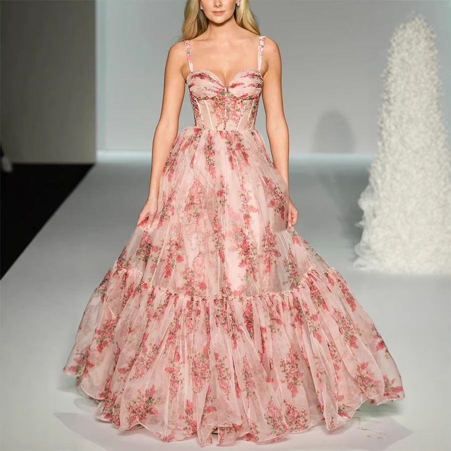Vestido largo de tul con volantes y capas Elysian